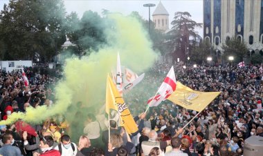 Gürcistan'daki genel seçim sonuçlarını kabul etmeyen muhalefetten erken seçim çağrısı