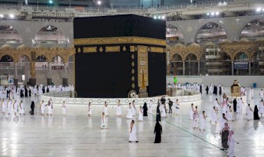 Yurt dışından ilk umre kafilesi 8 ay aradan sonra Suudi Arabistan'a ulaştı