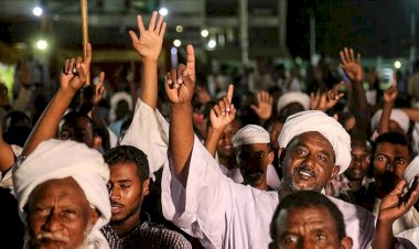 Sudanlı alimler Macron'un İslam karşıtı açıklamalarını protesto etti