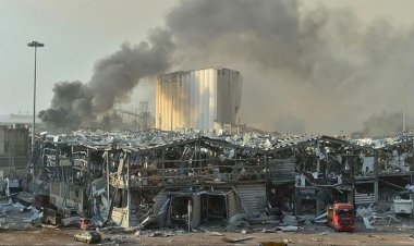 Beyrut Limanı'ndaki patlamanın ardında bıraktığı ağır enkaz kaldırılmayı bekliyor