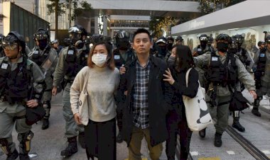 Hong Kong'da demokrasi yanlısı milletvekilleri toplu istifa edeceklerini açıkladı