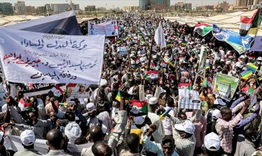 Sudan'da binlerce kişi nihai barış anlaşmasını kutladı