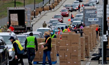 'Süper Güç' ABD'nin halkı gıda yardımı almak için araç kuyruğuna girdi