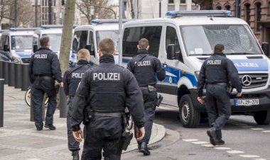 Almanya'da polislere 'aşırı sağcı yapılanma' soruşturması