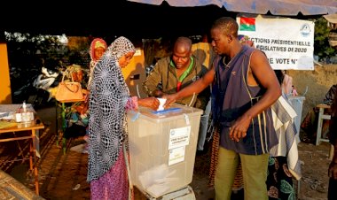 Burkina Faso'da halk sandık başında