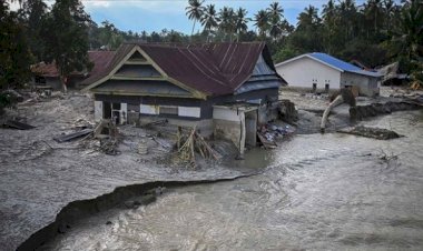 Endonezya'da sel 1078 evi sular altında bıraktı