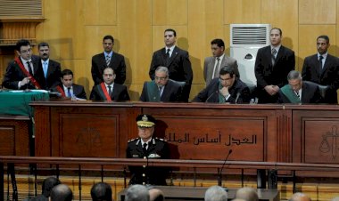 Mısır'da cunta mahkemesi yasaklara doymuyor