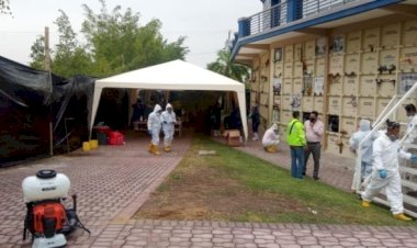 Ekvador'da Koronavirüsten ölenleri mezardan çıkarıyorlar