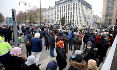 Brüksel’de göçmenler oturum izni için gösteri yaptı