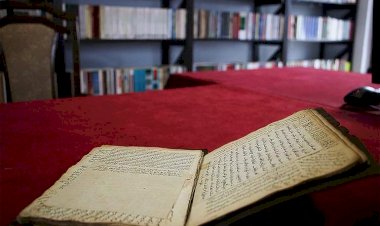 Bosna Hersek'teki mütevazi kütüphane Osmanlı döneminden kalma el yazmalarını yıllardır koruyor