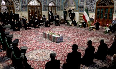 İranlı nükleer bilimci Fahrizade için Meşhed ve Kum'da cenaze töreni düzenlendi