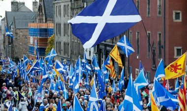 İskoç hükümeti yeni bağımsızlık referandumunda ısrarlı