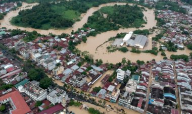 Endonezya'yı sel vurdu: 17 bin ev su altında