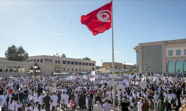 Tunus'ta sağlık çalışanları sektörde reform talebiyle meydanlara indi