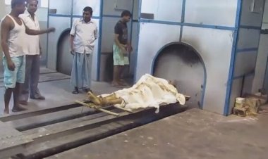 Sri Lanka'da Müslümanlar, Kovid-19 kurbanlarının cenazelerinin yakılması zorunluluğunu protesto etti