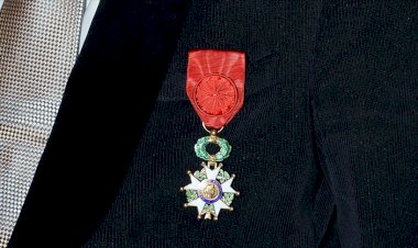 İtalyan gazeteci Augias, Fransız onur nişanını Sisi'ye de verildiği gerekçesiyle iade edecek