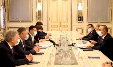 Ukrayna Devlet Başkanı Zelenskiy, Akar ve Çavuşoğlu'nu kabul etti