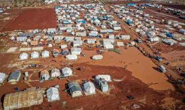 Suriye'deki sert yağış mültecilerin hayatını zorlaştırıyor