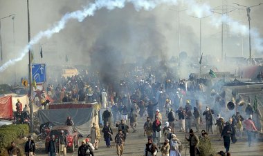 Pakistan'da 2020'ye muhalif partilerin gösterileri ve Keşmir damgasını vurdu