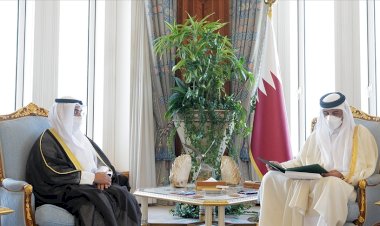 Katar Emiri Suudi Arabistan Kralı'nın Körfez Zirvesi'ne katılması için gönderdiği daveti teslim aldı