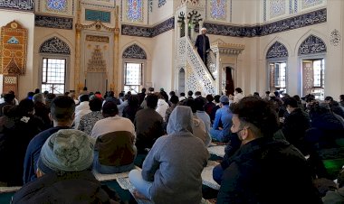 Japonya'da yılbaşı tatili cuma gününe denk gelince Müslümanlar Tokyo Camisi'ne akın etti