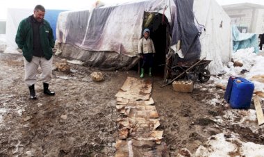 Lübnan'da çadır kamplarda yaşayan Suriyeli mültecilerin kış çilesi