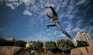 Siyonist rejimin saldırısında bacağını kaybeden Filistinli genç 'parkur sporu'yla engellere meydan okuyor