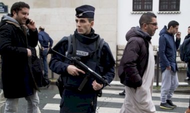 Fransa'da insanların siyasi ve dini görüşlerine göre fişlenmesi yasallaştı