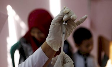 Endonezya'da Kovid-19 aşısı için Ulema Konseyi'nden fetva bekleniyor