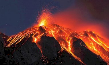 Endonezya'da Merapi Yanardağı son 6 saatte 36 kez lav püskürttü