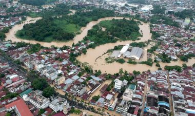 Endonezya'da 113 bin kişi yerinden oldu