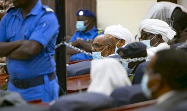 Ömer el-Beşir'in yargılandığı '1989 darbesi' davası 26 Ocak'a ertelendi