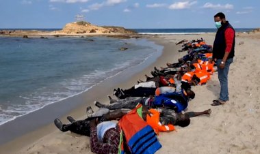 Libya açıklarında göçmenleri taşıyan tekne battı: 43 ölü