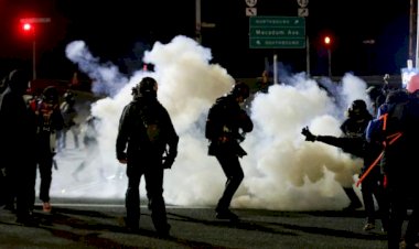 ABD'de sokaklar yine hareketli: Demokrat Parti bürosuna saldırı