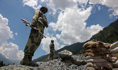 Çin ve Hint askerlerinin sınırda yeniden çatıştığı iddia edildi