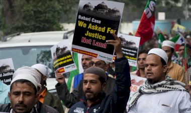 Hindistan'da yıkılan Babri Camisi'nin yerine inşa edilecek caminin temeli yarın atılıyor