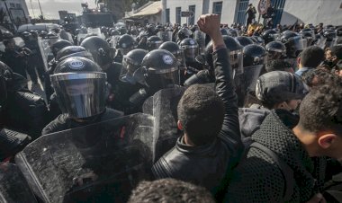 Tunus'un Kasrin ilinde polisle göstericiler arasında olaylar çıktı