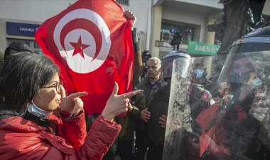 Tunus'ta gözaltına alınan protestocuların serbest bırakılması için gösteri düzenlendi
