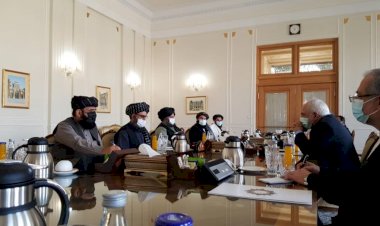 İran Dışişleri Bakanı Zarif ile Taliban heyeti Tahran'da bir araya geldi