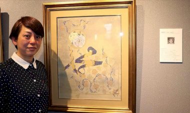 Japon müzehhip Fumiko, eserinde Hazreti Muhammed'in ismi ile gül motifini birlikte resmetti