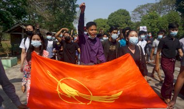 Myanmar'da öğretmenler, darbeye karşı sivil itaatsizlik başlattı