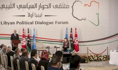 Libya'da geçici yönetimin Başkanlığına Muhammed Menfi seçildi