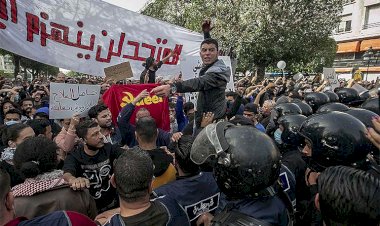 Tunus'ta gösterilerde gözaltına alınanların serbest bırakılması talebiyle yürüyüş düzenlendi