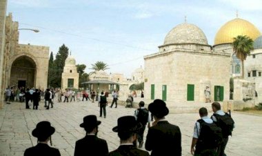 Onlarca fanatik Yahudi Mescid-i Aksa'ya baskın düzenledi