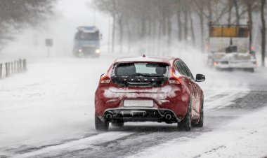 Hollanda’da kar fırtınası nedeniyle kırmızı alarm verildi