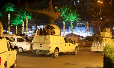 Irak’ta Sadr’a bağlı kişilerin silahlı geçidi, siyasi hasımlarına erken seçim öncesi mesaj olarak yorumlanıyor
