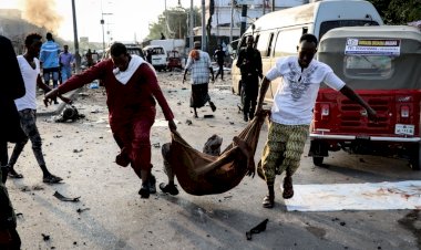 Somali'de parlamento binası önünde patlama