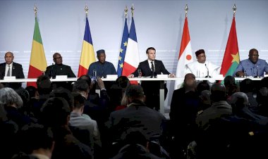 Fransa Afrika'daki askeri varlığından vazgeçmiyor