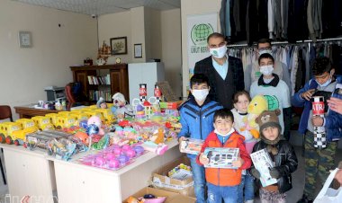 ​Mardin Umut Kervanı dağıttığı oyuncaklarla 500 çocuğu sevindirdi
