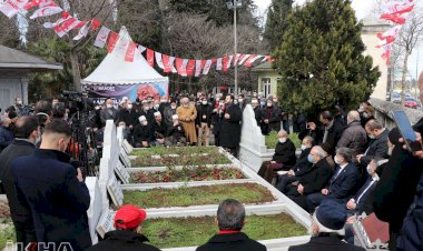 Necmettin Erbakan vefatının 10'uncu yılında mezarı başında dualarla anıldı